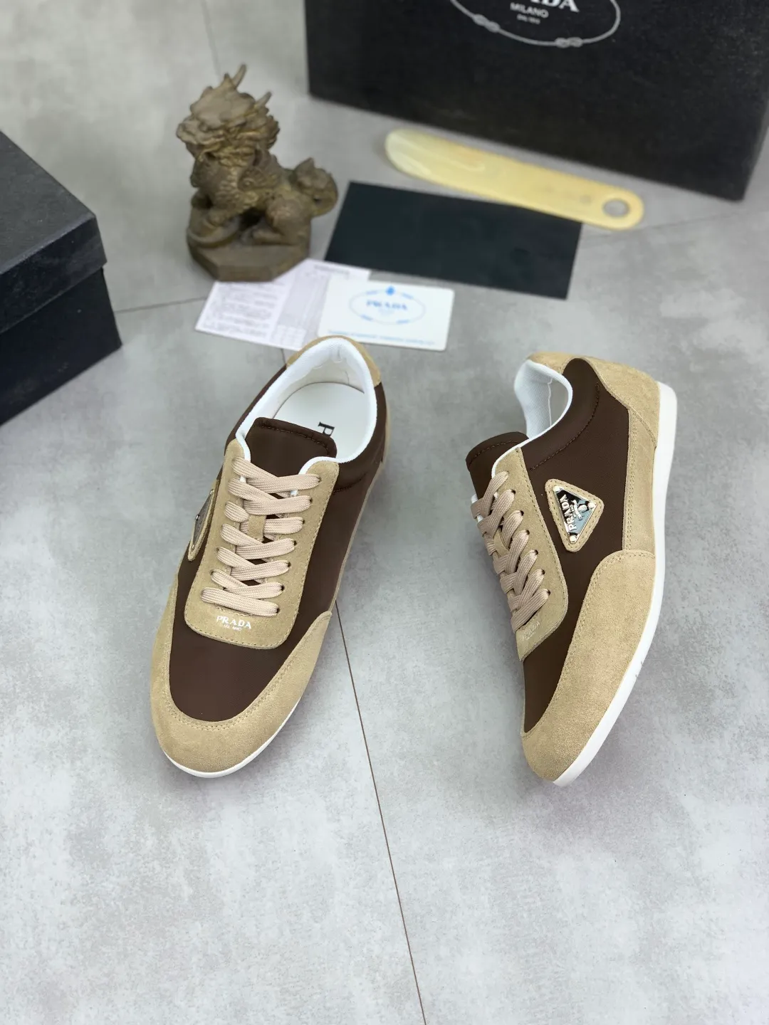 Men's Men's Shoes💰P440💰[New Style] The latest classic model of high-quality PRADA breathable and comfortable men's shoes has been launched on the official website in 1:1 reproduction, synchronized in Hong Kong counters and on the same catwalk; all made of calfskin with breathable mesh fabric ➕Imported soft and comfortable sheep Leather lining, 🍡🍡original 1:1 rubber outsole, non-slip and wear-resistant; comfortable to wear, attractive style, fine workmanship, and simple and neat shoe last, showing a man's courage and toughness, 👍size 38 to 44; 4️⃣colors🉑️ to choose from